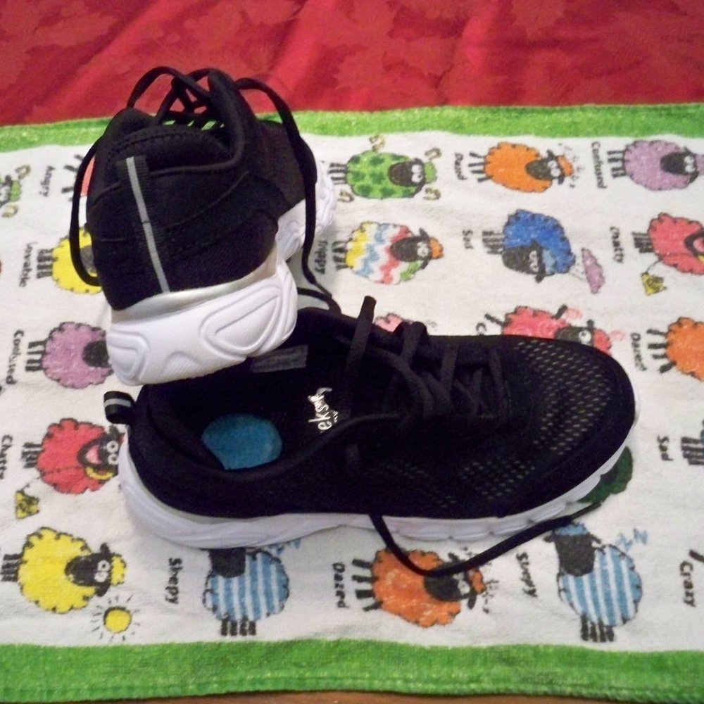 cheeks fit body tony little shoes